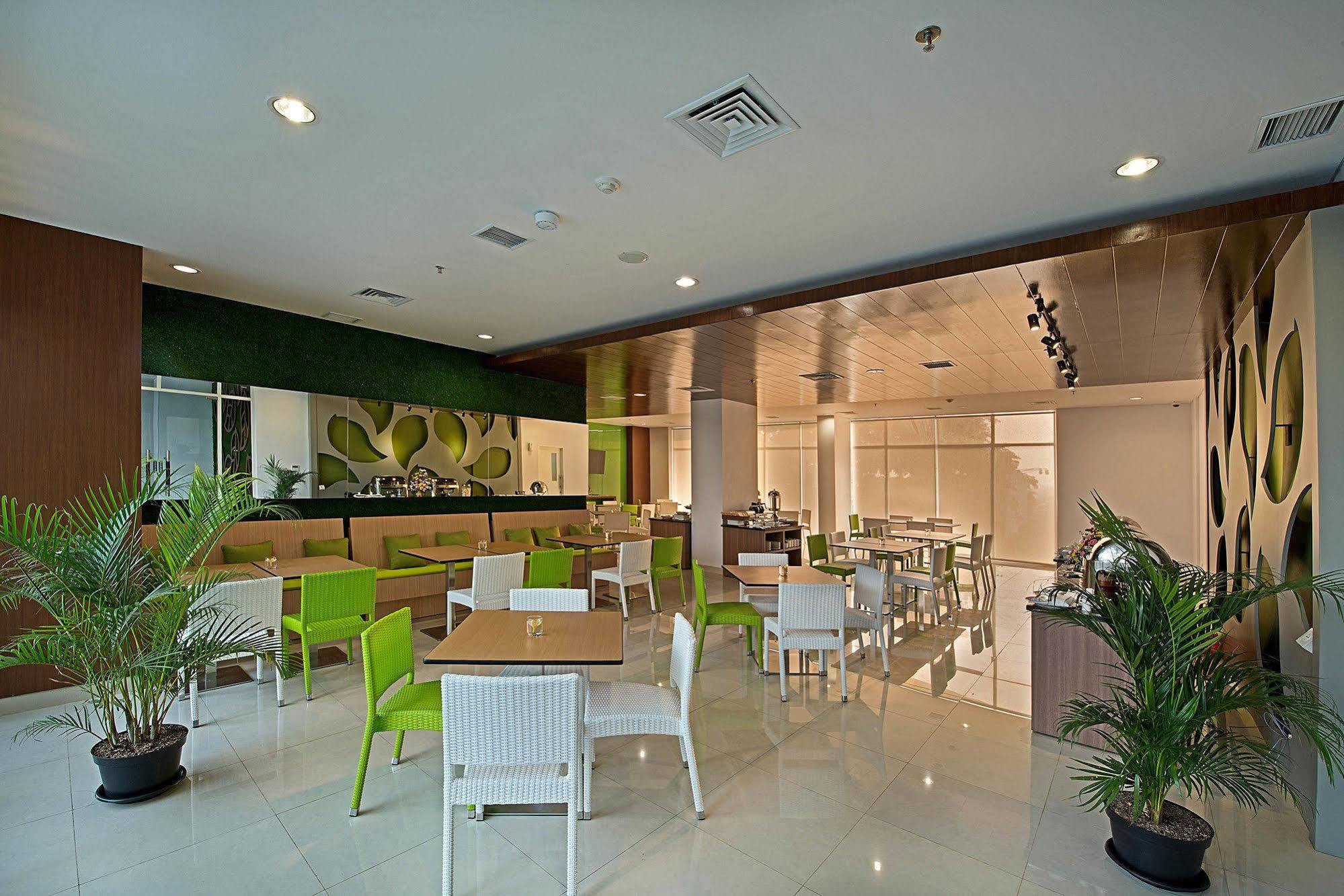 Whiz Prime Pajajaran Bogor