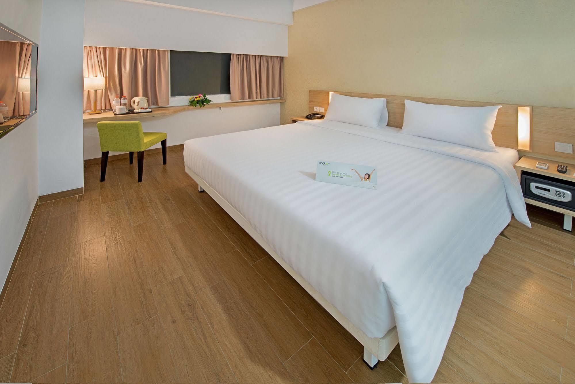 Whiz Prime Pajajaran Hotel